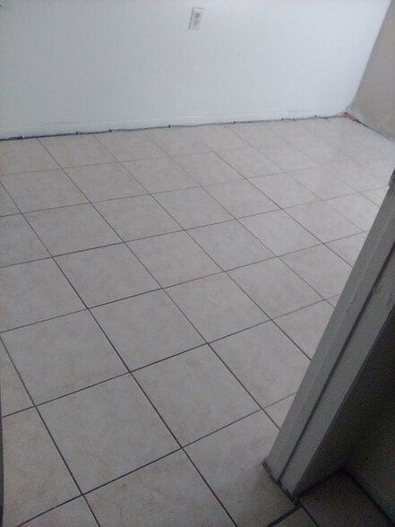 Building Photo - 516 Lincoln Hwy