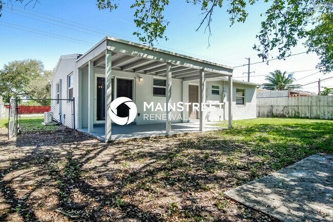 Building Photo - 3 Bedroom Pet-Friendly Home in Hollywood, ...