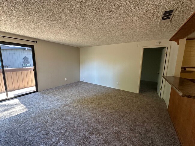 Building Photo - Cute and Cozy 1 Bedroom Condo in Gated Tim...