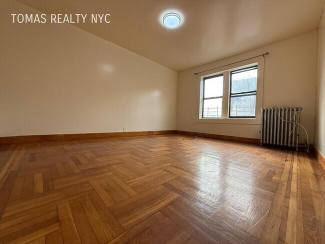 Building Photo - 710 E 235th St