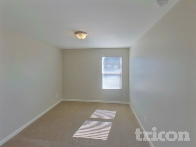 Building Photo - 2541 Miranda Dr