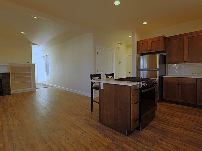 Building Photo - Charming 3-Bedroom Home in NE Bend – Close...