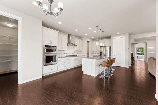 Building Photo - Perfect and Picturesque and Furnished!