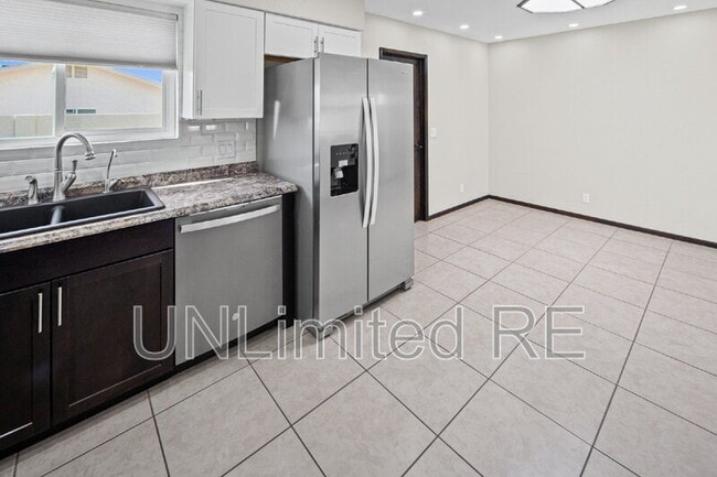 Building Photo - 2960 Star Dr