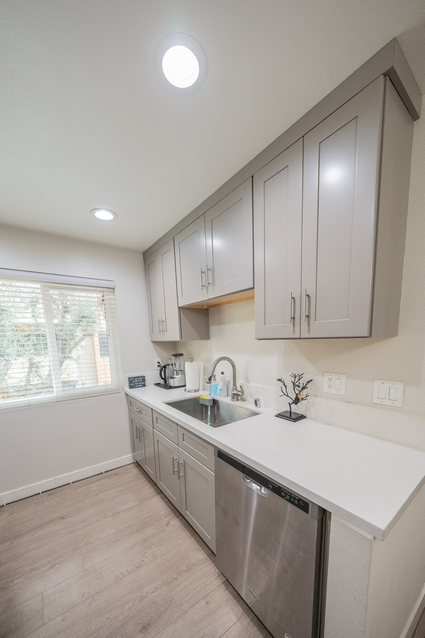 Building Photo - 15425 Sherman Way