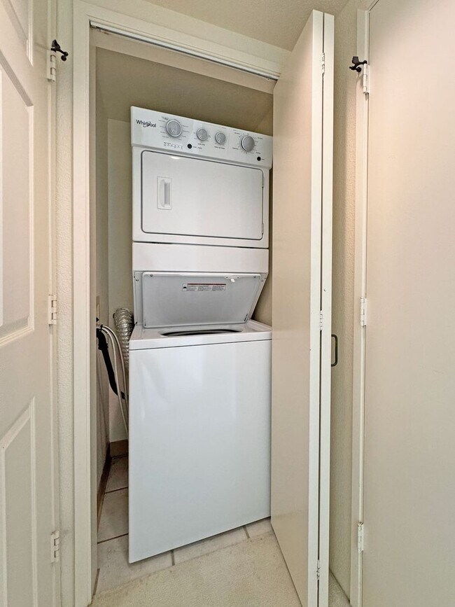 Building Photo - 3075 Ala Poha Pl