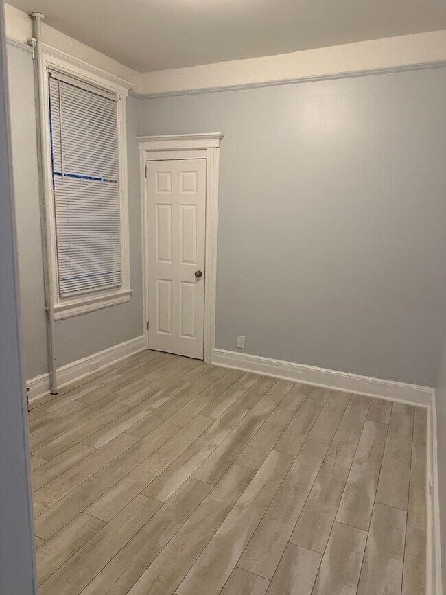 Building Photo - 146 Bentley Ave