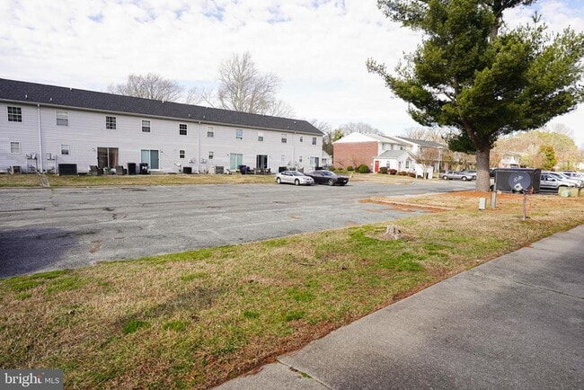 Building Photo - 738 Hemlock St