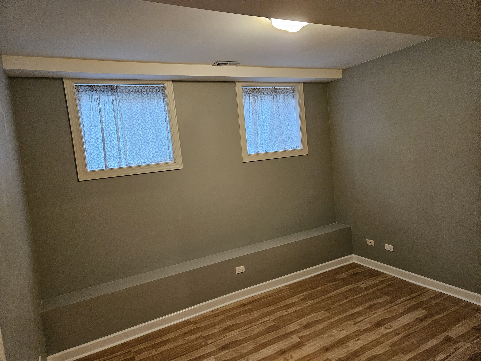 bedroom 1 master has walk in closet - 3450 N Bosworth Ave