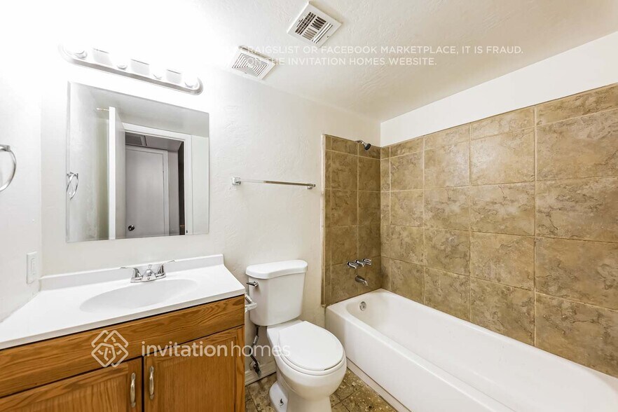 Building Photo - 12621 N 37th Dr