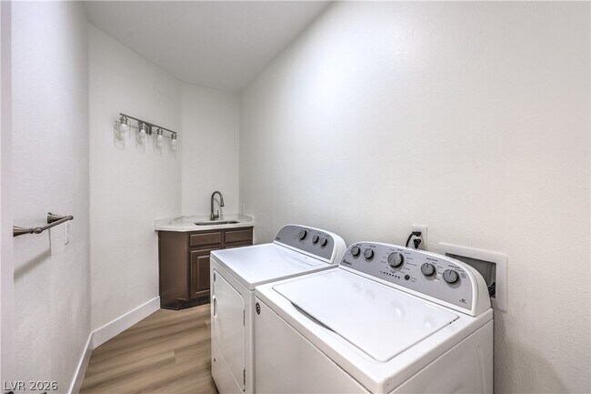 Building Photo - 5152 Forest Oaks Dr