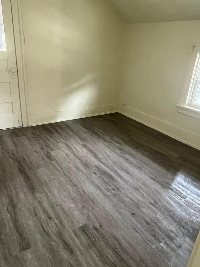 Building Photo - 1349 Yates Ave