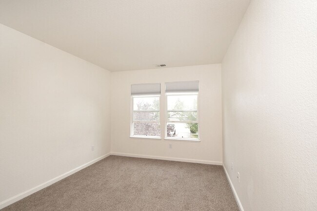 Building Photo - Caughlin Ranch Beauty Clean and Comfortable and Close to Shopping