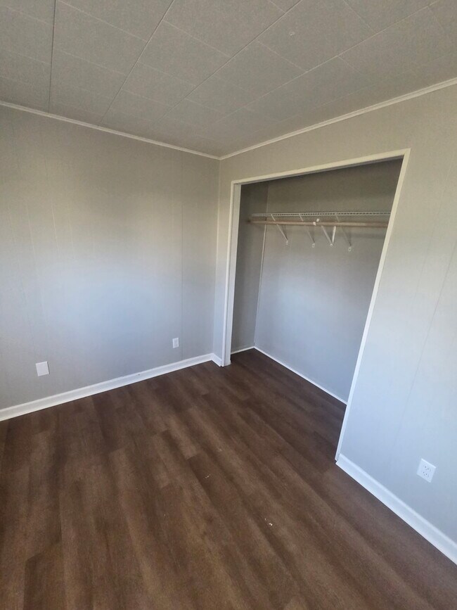 Building Photo - 1040 Bowerman Dr.