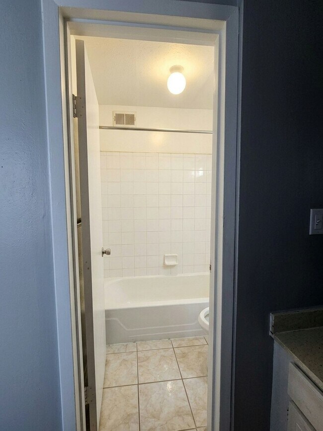 Building Photo - 6427 Woodstone Way