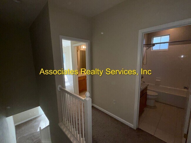Building Photo - Spacious End Unit Available in Garland Condo