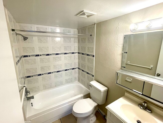 Building Photo - 1BD/1BA Apartment off Curry Ford in Henley...