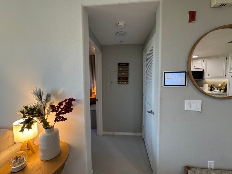 Building Photo - 243 Riverdale Ct