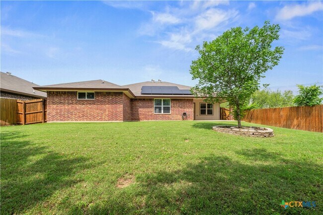 Building Photo - 314 Pointer St