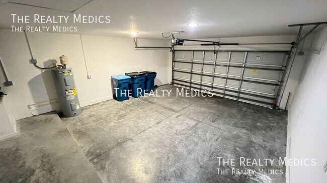 Building Photo - 1550 Pace Dr NW