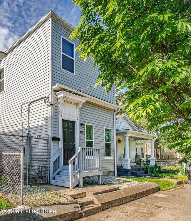 Building Photo - 718 Camp St
