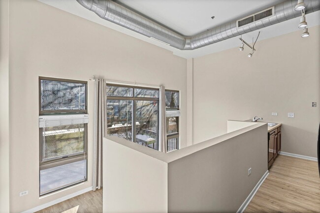 Building Photo - 1550 S Blue Island Ave