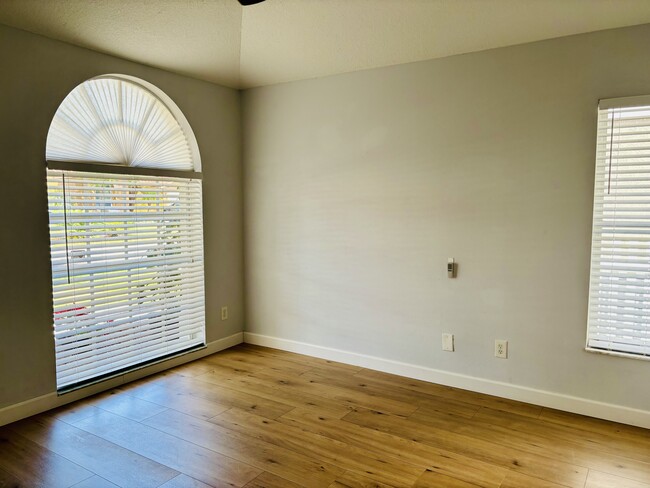 Building Photo - 9728 Long Meadow Dr