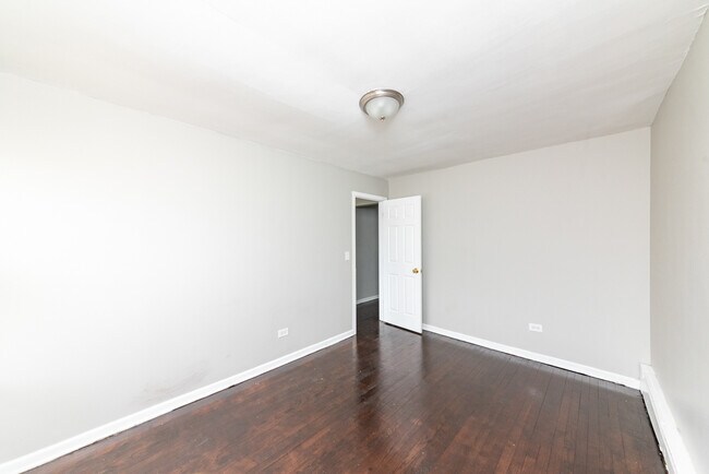 Building Photo - 3058 N Kostner Ave