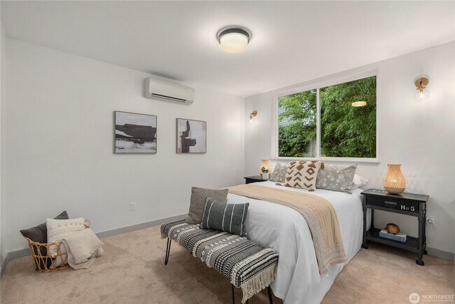 Building Photo - 3Bd/3.25Ba Seattle House