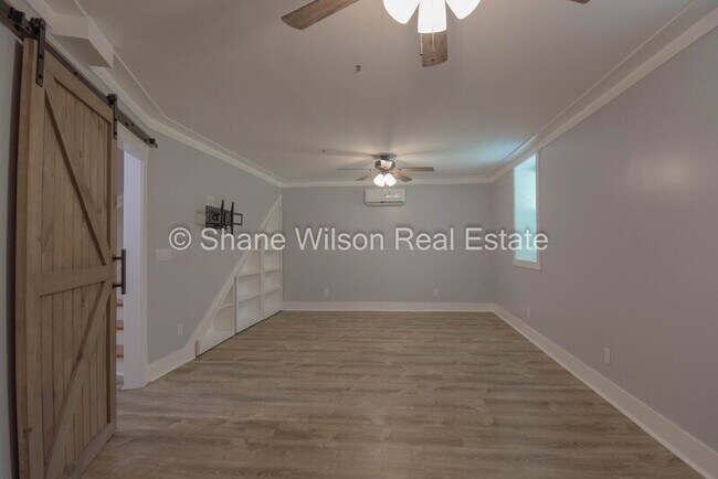 Building Photo - 530 Mount View Dr