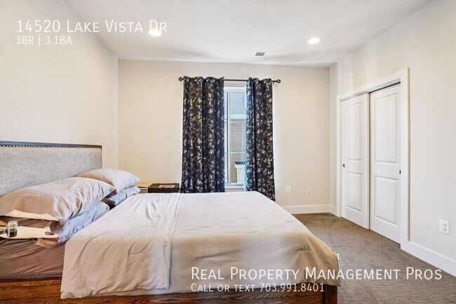 Building Photo - 14520 Lake Vista Dr
