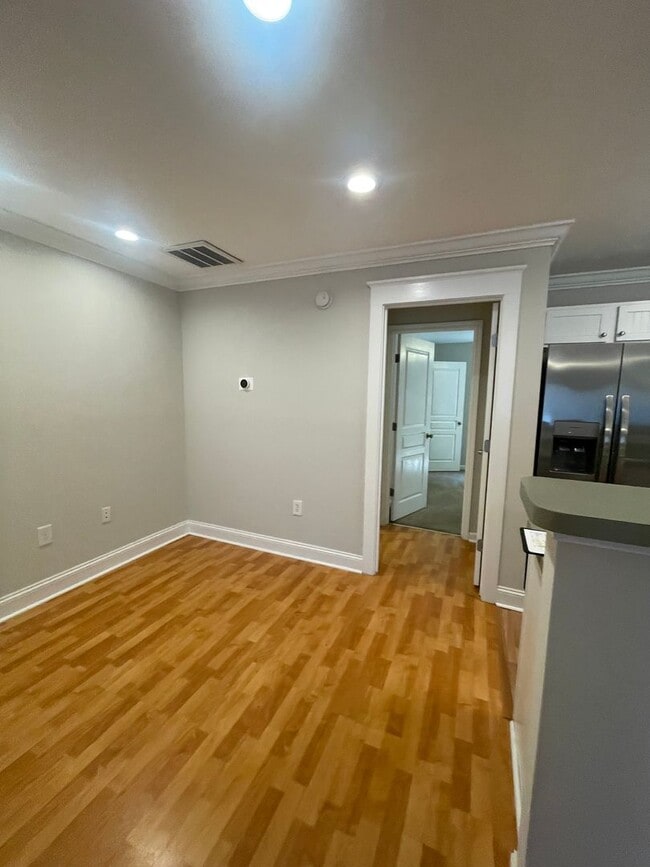 Building Photo - 07-211 Markey