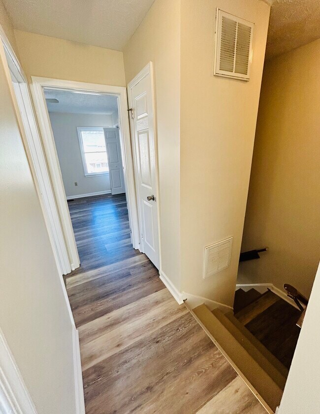 Building Photo - 508 Yorktowne Pl