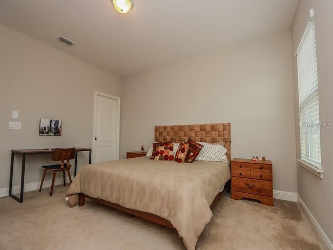 Building Photo - 15537 Honeybell Dr