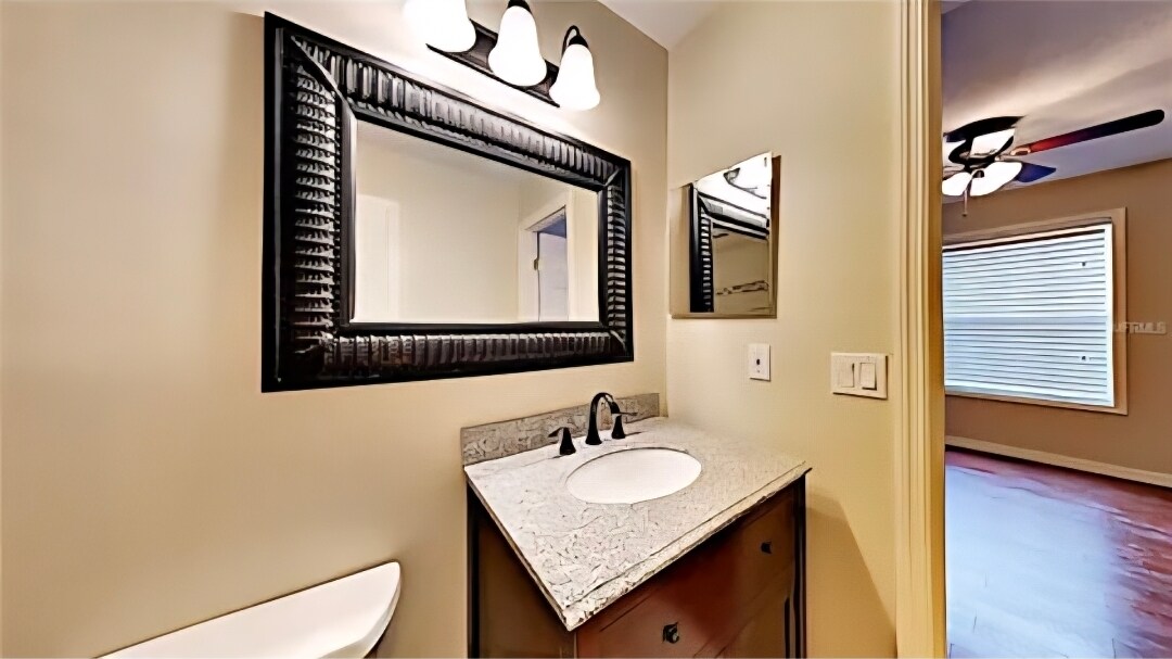Building Photo - 637 Greencove Ter