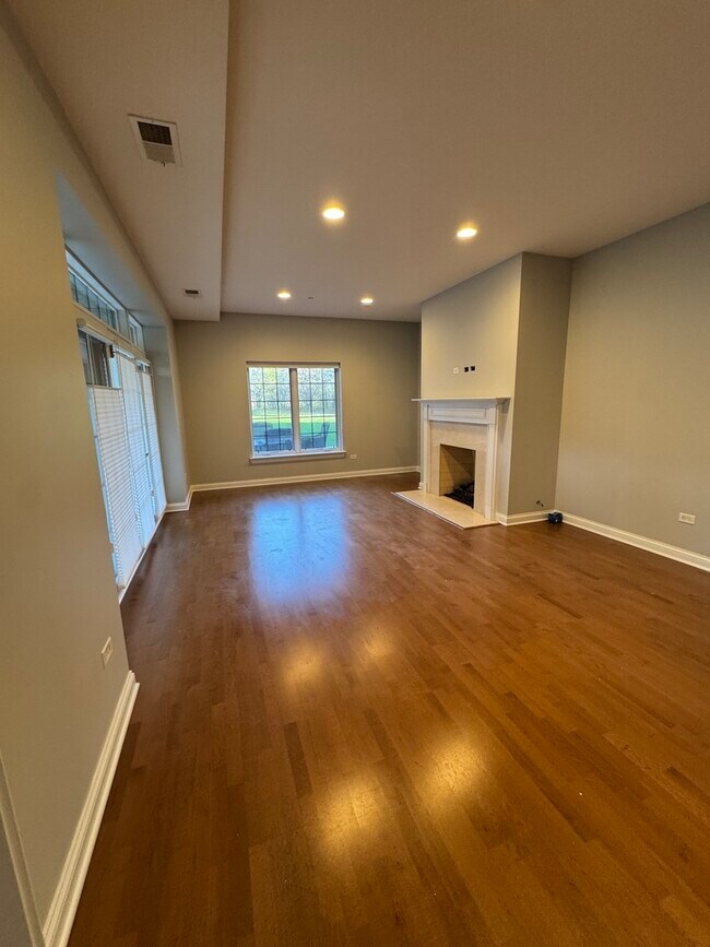 Building Photo - 1800 Amberley Ct