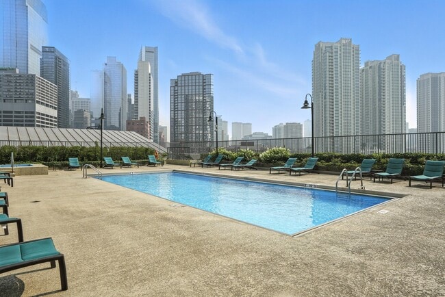 Building Photo - 530 N Kingsbury St