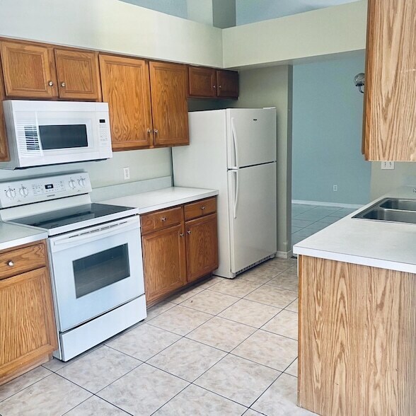 Building Photo - 6911 NW Dorothy St