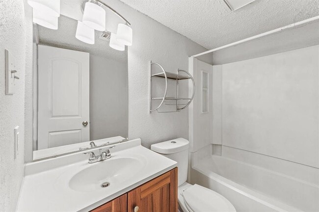 Building Photo - 6261 Ludington Dr
