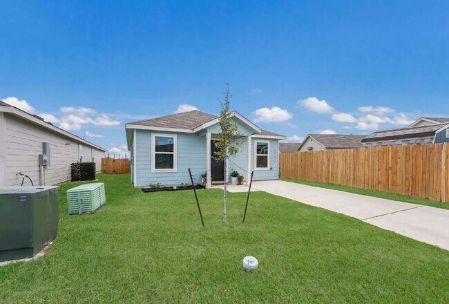 Building Photo - "NO RENT UNTIL SEP 1! Charming 4-Bedroom Oasis with 2 Full Baths in Converse - 1500 Sq Ft of Comf...