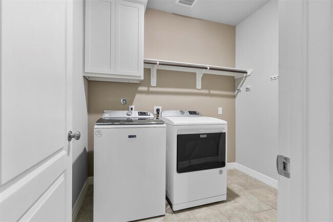 Building Photo - 135 Teralyn Grv Lp