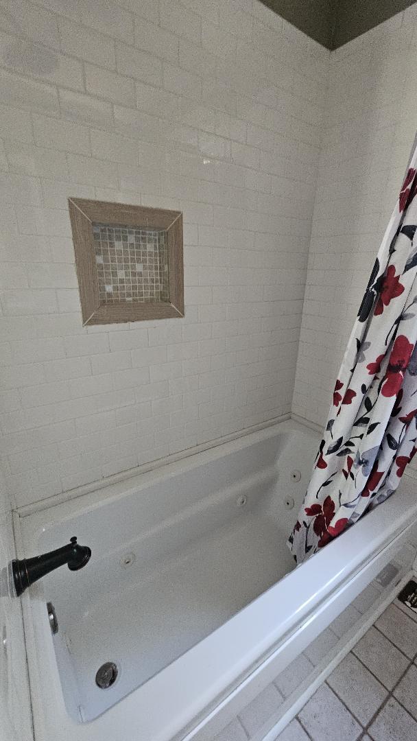 Building Photo - 323 Pine Grove Dr