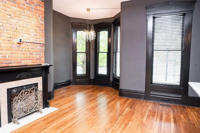 Building Photo - 275 S Limestone