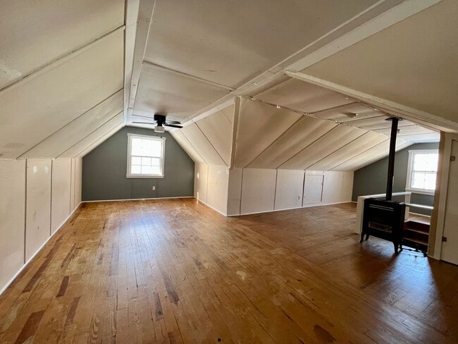 Building Photo - Great 3 Bedroom Near Aggieville & KSU! Pre Leasing for 2026-2027 School Year!