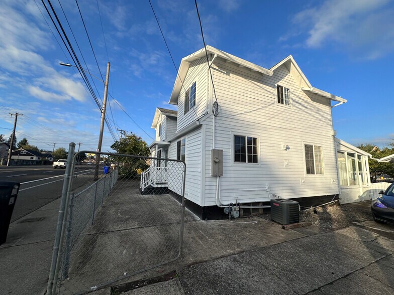 Building Photo - 3100 SE 122nd Ave