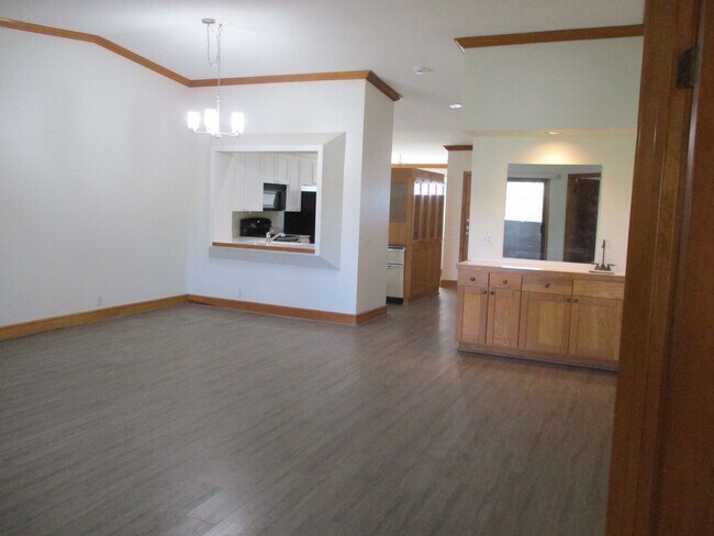 Building Photo - The Boardwalk in La Jolla 2 bdr 2 bath 3 f...