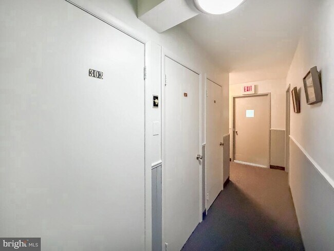 Building Photo - 44303 Delaire Landing Rd