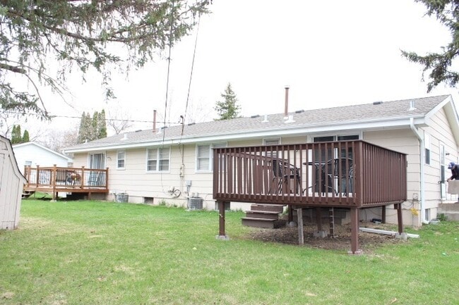 Building Photo - New Hope SidexSide, Walk out Deck, In Unit Laundry, 1 Car Garage