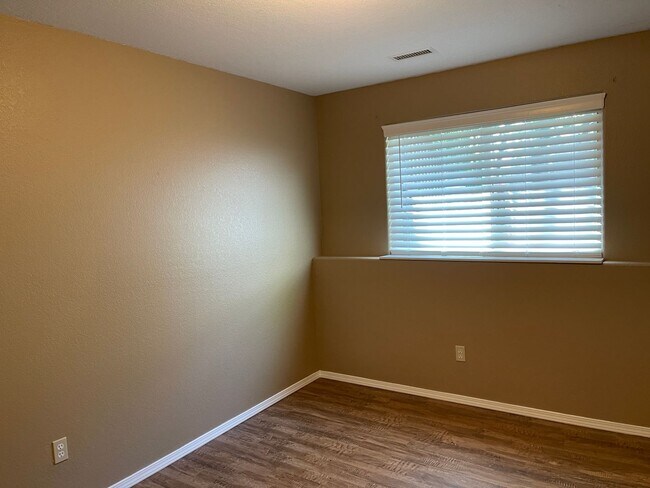 Building Photo - KU3-Osage Duplex 3