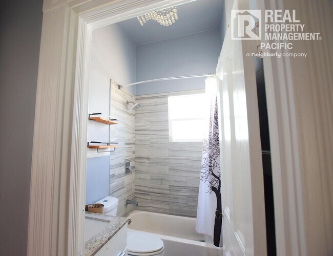 Building Photo - Renovated 5BR Home with Parking & Outdoor ...